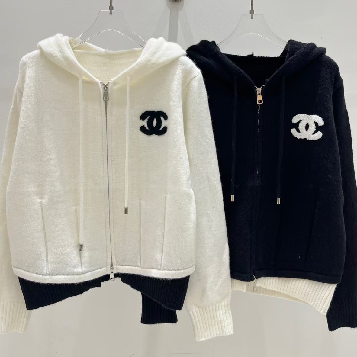 New Black and White Women's SweatersXC052026092102