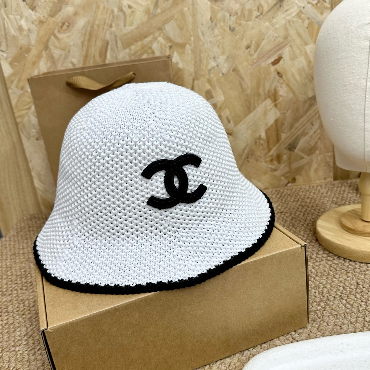 new Handmade White Women's HatXC052026093001